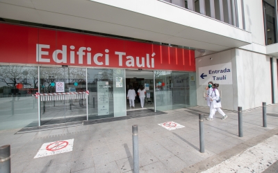 Imatge de l'entrada a l'edifici Taulí | Roger Benet